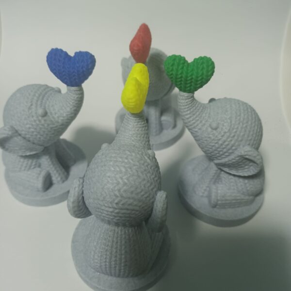 Elefante con corazón personalizable – Textura tejida - Imagen 6