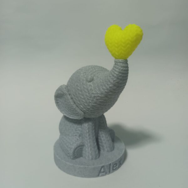 Elefante con corazón personalizable – Textura tejida - Imagen 5