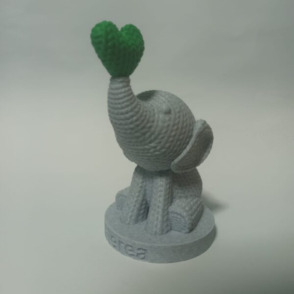 Elefante con corazón personalizable – Textura tejida - Imagen 4